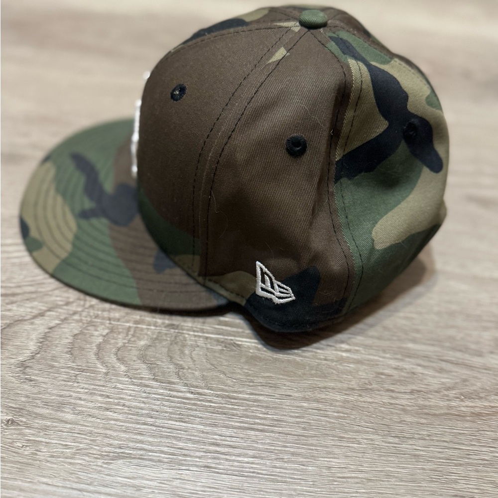 Men’s New Era Los Angeles SnapBack Hat - Picture 4 of 7